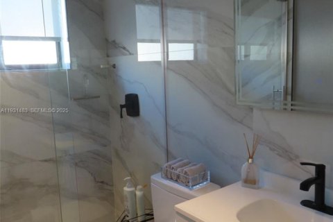 Villa ou maison à louer à Sunny Isles Beach, Floride: 3 chambres, 213.68 m2 № 1990118 - photo 15