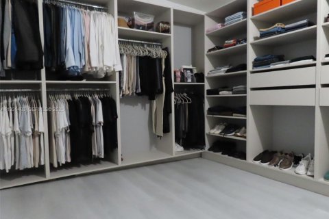 Villa ou maison à louer à Sunny Isles Beach, Floride: 3 chambres, 213.68 m2 № 1990118 - photo 11