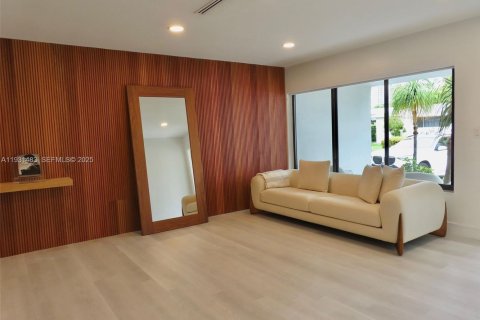 Villa ou maison à louer à Sunny Isles Beach, Floride: 3 chambres, 213.68 m2 № 1990118 - photo 6