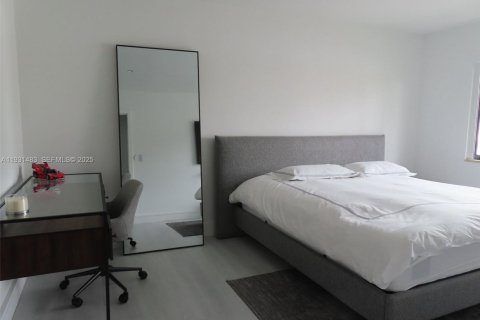 Villa ou maison à louer à Sunny Isles Beach, Floride: 3 chambres, 213.68 m2 № 1990118 - photo 17