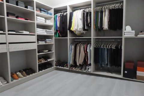 Villa ou maison à louer à Sunny Isles Beach, Floride: 3 chambres, 213.68 m2 № 1990118 - photo 10