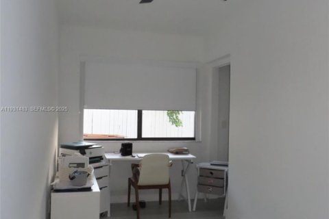 Villa ou maison à louer à Sunny Isles Beach, Floride: 3 chambres, 213.68 m2 № 1990118 - photo 19