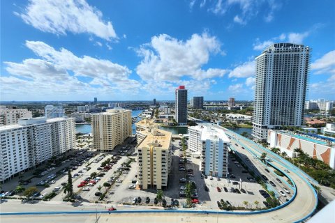Copropriété à vendre à Hallandale Beach, Floride: 2 chambres, 100.89 m2 № 2090137 - photo 4