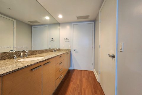 Copropriété à vendre à Hallandale Beach, Floride: 2 chambres, 100.89 m2 № 2090137 - photo 17
