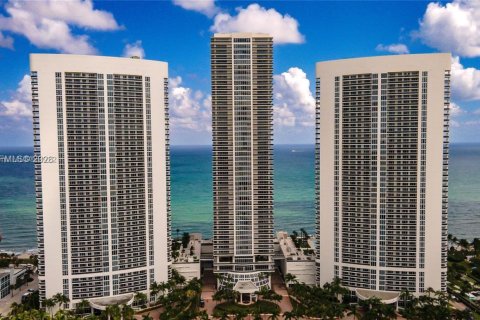 Copropriété à vendre à Hallandale Beach, Floride: 2 chambres, 100.89 m2 № 2090137 - photo 24