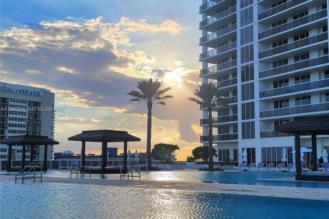 Condo à Hallandale Beach, Floride, 2 chambres  № 2090137
