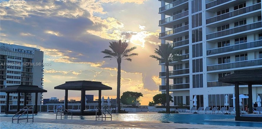 Condo à Hallandale Beach, Floride, 2 chambres № 2090137