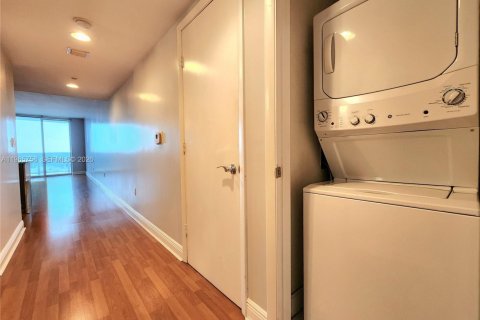 Copropriété à vendre à Hallandale Beach, Floride: 2 chambres, 100.89 m2 № 2090137 - photo 21
