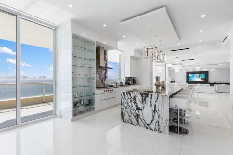 Купить кондоминиум в Санни-Айлс-Бич, Флорида 6 спален, 526.94м2, № 1982083 - фото 14