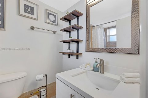 Apartment in North Bay Village, Florida 41.16 sq.m. № 1923835 - photo 18
