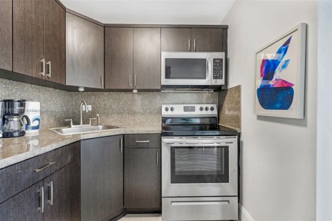 Apartment in North Bay Village, Florida 41.16 sq.m. № 1923835 - photo 5