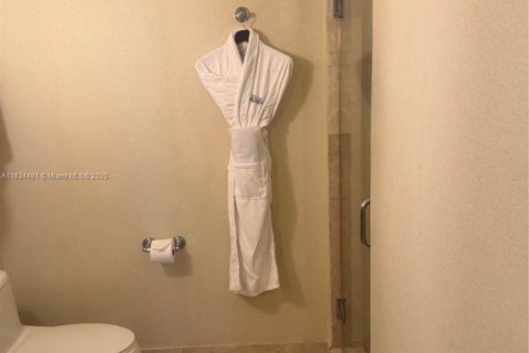 Condo in Sunny Isles Beach, Florida  № 1816353 - photo 11