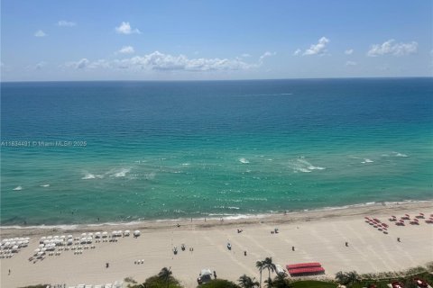 Condo in Sunny Isles Beach, Florida  № 1816353 - photo 1