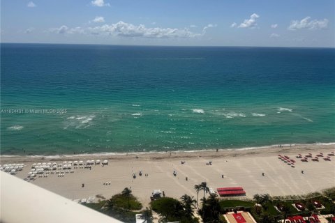Condo in Sunny Isles Beach, Florida  № 1816353 - photo 2