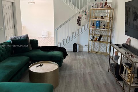 Снять в аренду таунхаус в Купер-Сити, Флорида 2 спальни, 117.43м2, № 2004463 - фото 5