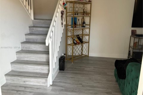 Снять в аренду таунхаус в Купер-Сити, Флорида 2 спальни, 117.43м2, № 2004463 - фото 2