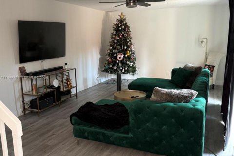 Снять в аренду таунхаус в Купер-Сити, Флорида 2 спальни, 117.43м2, № 2004463 - фото 3