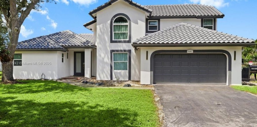 Casa en Coconut Creek, Florida 4 dormitorios, 249.07 m2 № 1931028