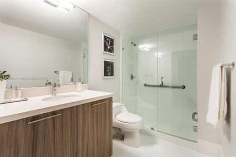 Condo in Miami Beach, Florida, 3 bedrooms  № 1977314 - photo 17