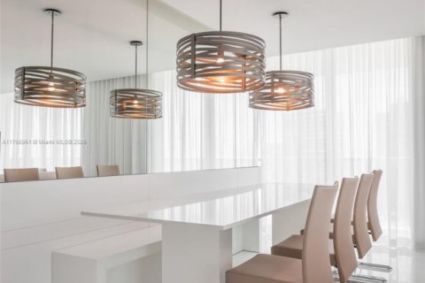 Condo in Miami Beach, Florida, 3 bedrooms  № 1977314 - photo 23