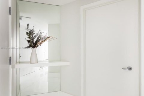 Condo in Miami Beach, Florida, 3 bedrooms  № 1977314 - photo 11
