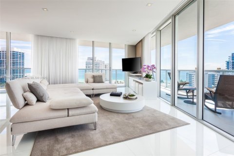 Condo in Miami Beach, Florida, 3 bedrooms  № 1977314 - photo 2