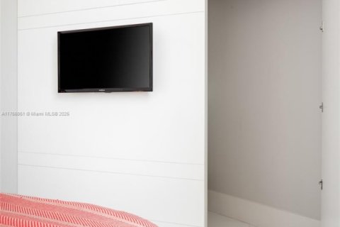 Condo in Miami Beach, Florida, 3 bedrooms  № 1977314 - photo 12