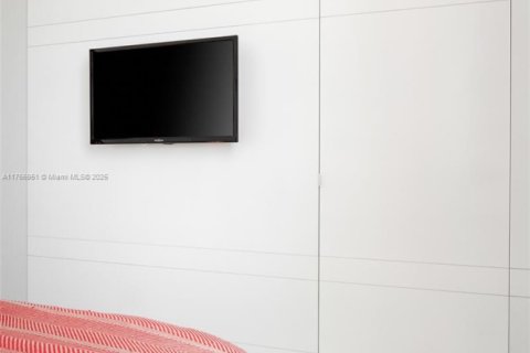 Condo in Miami Beach, Florida, 3 bedrooms  № 1977314 - photo 15