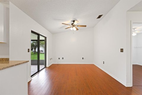 Villa ou maison à louer à Zephyrhills, Floride: 3 chambres, 138.05 m2 № 1886497 - photo 10