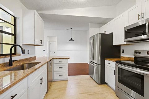 Villa ou maison à louer à Zephyrhills, Floride: 3 chambres, 138.05 m2 № 1886497 - photo 7