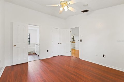 House in Zephyrhills, Florida 3 bedrooms, 138.05 sq.m. № 1886497 - photo 13