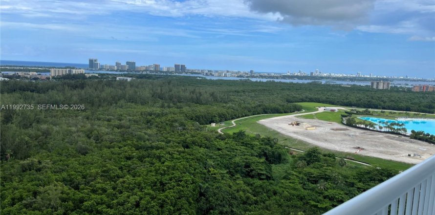 Кондоминиум с 3 спальнями в Норт-Майами, Флорида № 2062475