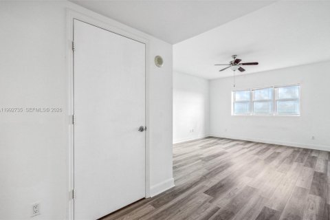 Купить кондоминиум в Норт-Майами, Флорида 3 спальни, 167.32м2, № 2062475 - фото 20