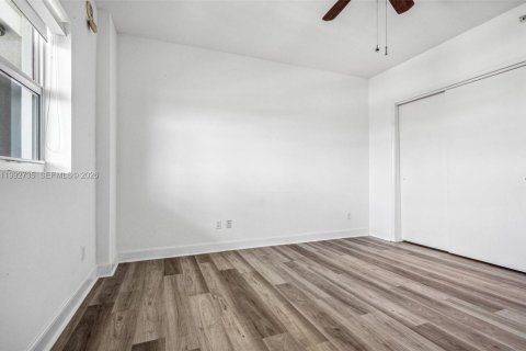 Купить кондоминиум в Норт-Майами, Флорида 3 спальни, 167.32м2, № 2062475 - фото 15