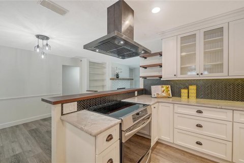 House in Sarasota, Florida 4 bedrooms, 245.82 sq.m. № 1742590 - photo 12