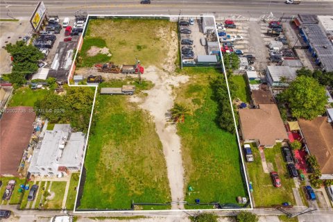 Immobilier commercial à vendre à Miami, Floride № 2066518 - photo 11