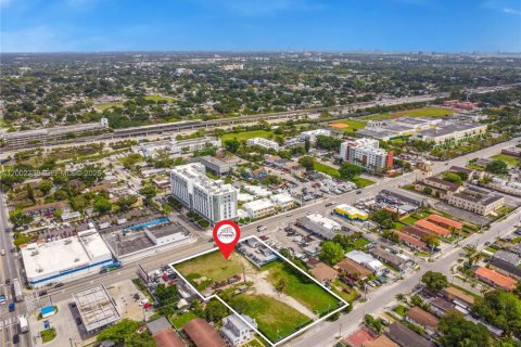 Immobilier commercial à vendre à Miami, Floride № 2066518 - photo 7