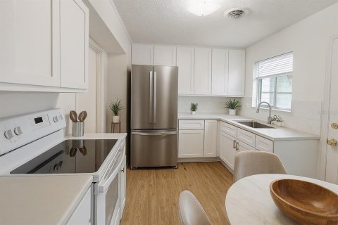 House in Ocala, Florida 3 bedrooms, 132.85 sq.m. № 1841581 - photo 2