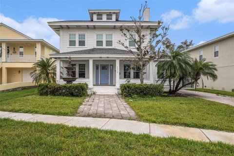 House in Saint Petersburg, Florida 3 bedrooms, 232.72 sq.m. № 1804062 - photo 2