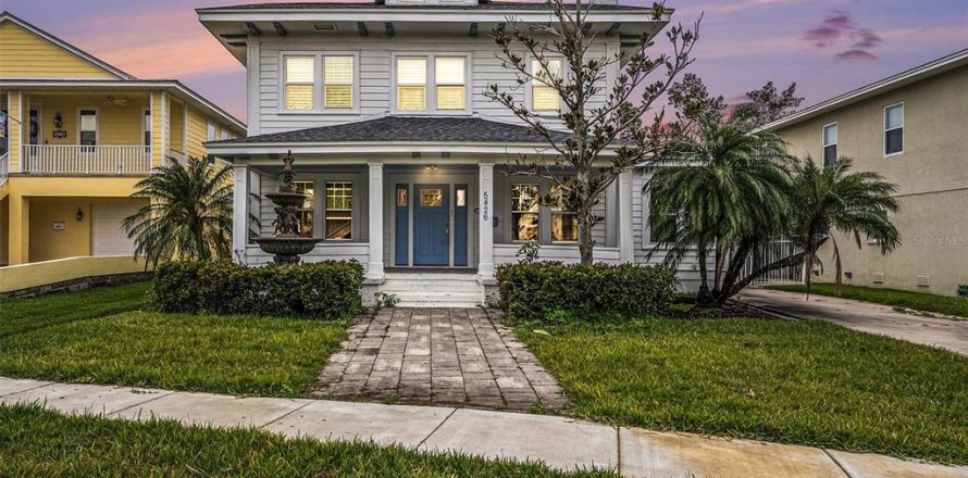 House in Saint Petersburg, Florida 3 bedrooms, 232.72 sq.m. № 1804062
