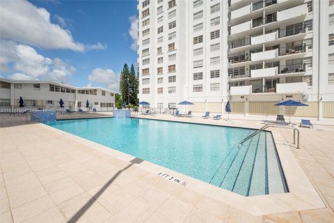 Copropriété à vendre à Aventura, Floride: 2 chambres, 99.68 m2 № 2038795 - photo 27