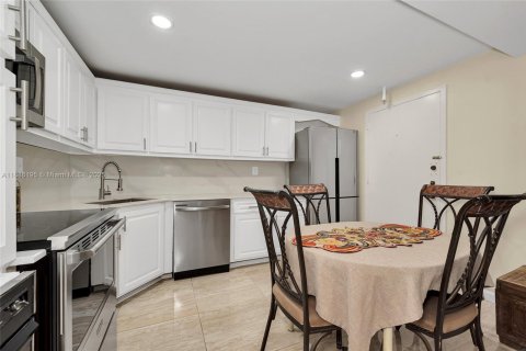Copropriété à vendre à Aventura, Floride: 2 chambres, 99.68 m2 № 2038795 - photo 19