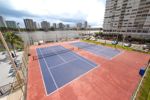 Copropriété à vendre à Aventura, Floride: 2 chambres, 99.68 m2 № 2038795 - photo 25