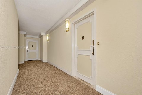 Copropriété à vendre à Aventura, Floride: 2 chambres, 99.68 m2 № 2038795 - photo 24