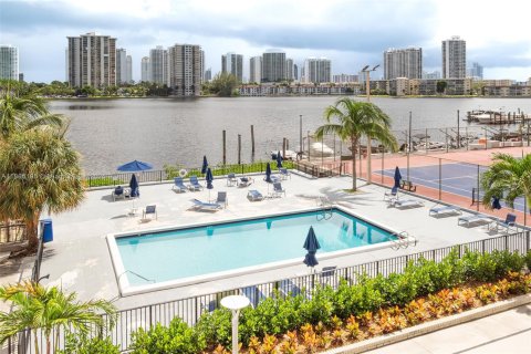 Copropriété à vendre à Aventura, Floride: 2 chambres, 99.68 m2 № 2038795 - photo 26