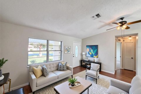 Casa en venta en Spring Hill, Florida, 2 dormitorios, 78.78 m2 № 2156903 - foto 5