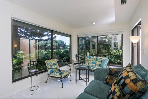 House in Venice, Florida 2 bedrooms, 155.61 sq.m. № 214759 - photo 3