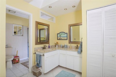 House in Venice, Florida 2 bedrooms, 155.61 sq.m. № 214759 - photo 9
