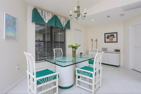 House in Venice, Florida 2 bedrooms, 155.61 sq.m. № 214759 - photo 11
