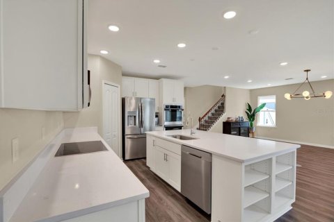 House in San Antonio, Florida 5 bedrooms, 284.19 sq.m. № 1717593 - photo 11